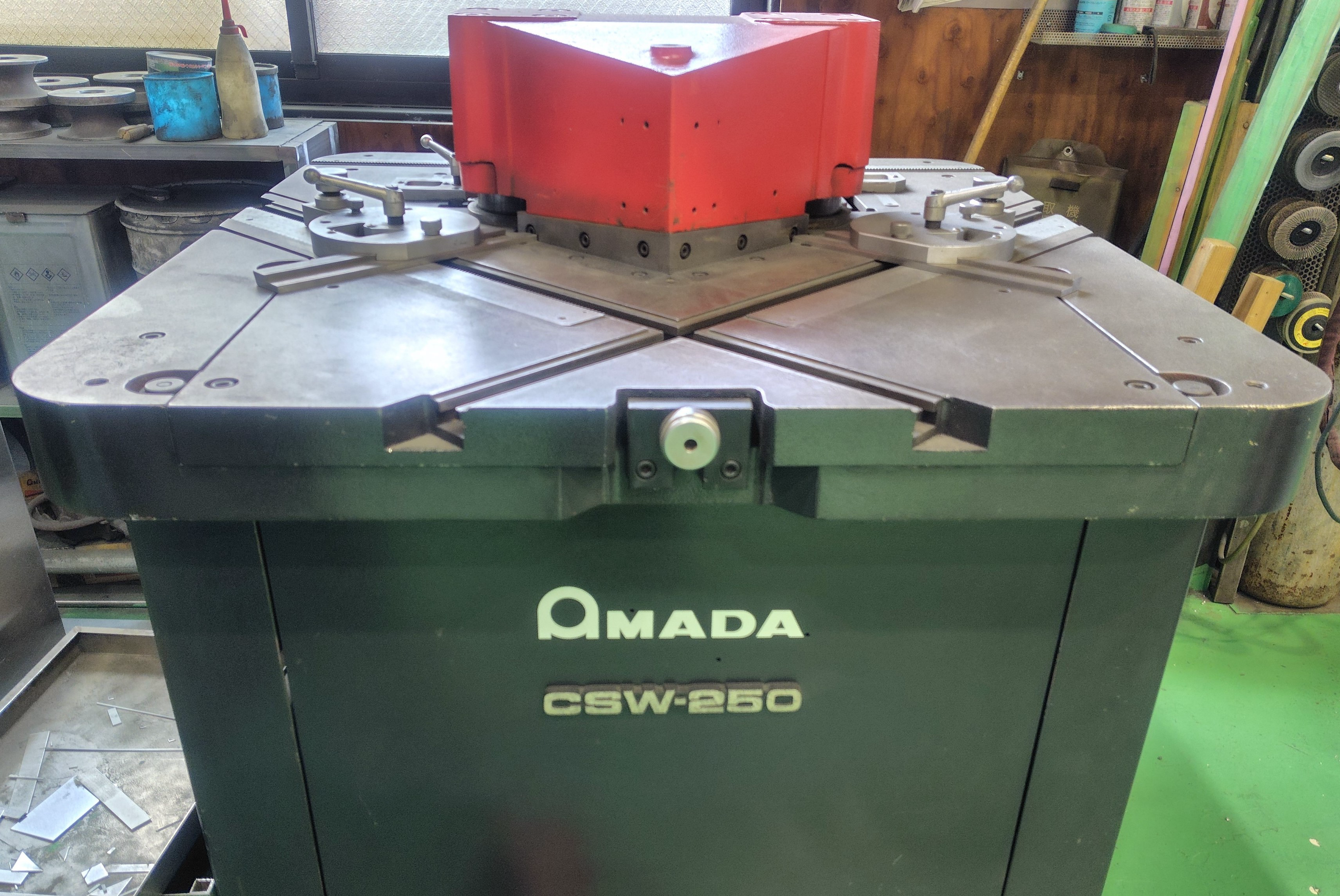 コーナーシャー