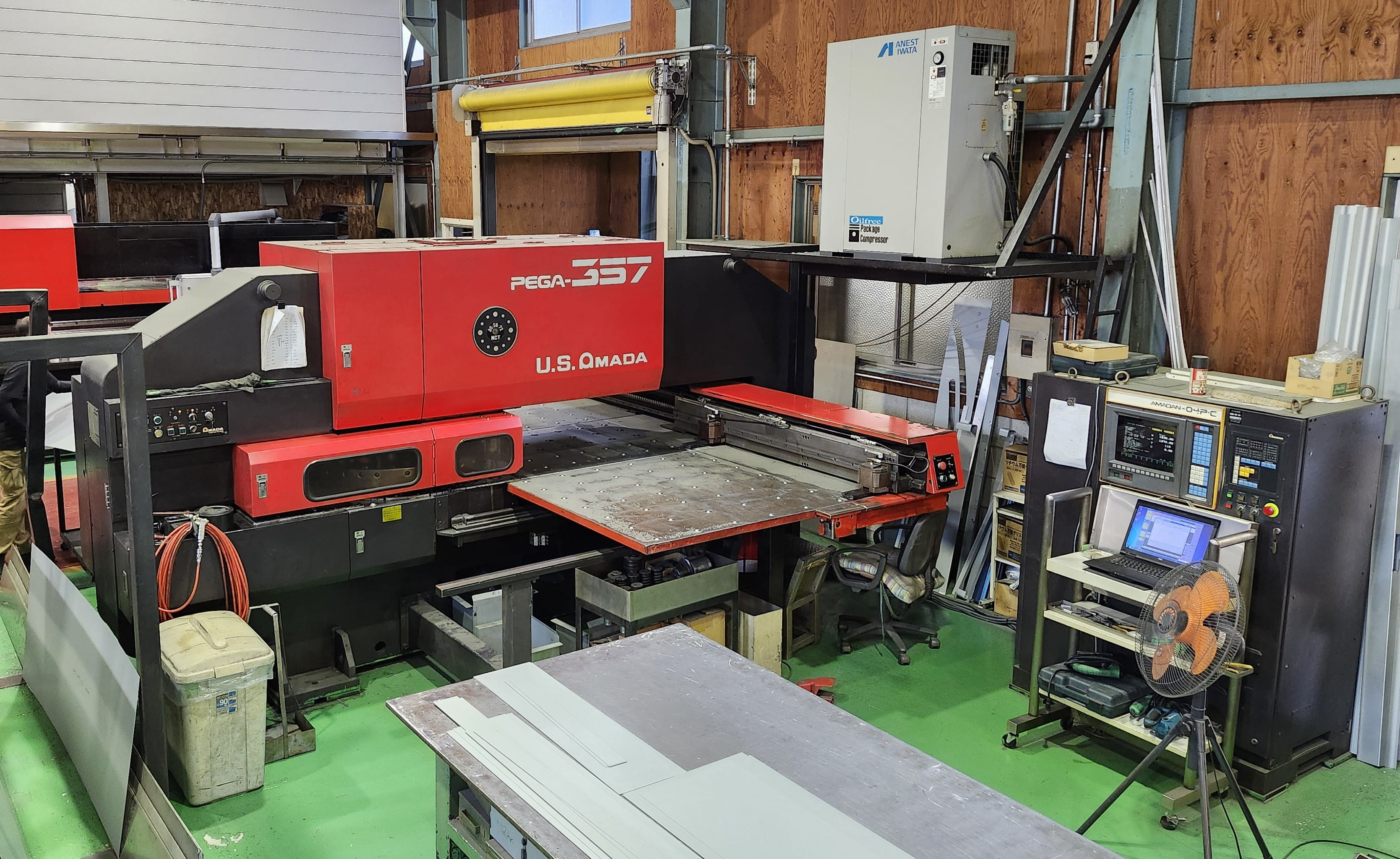 タレットパンチングプレス 抜き打ち加工